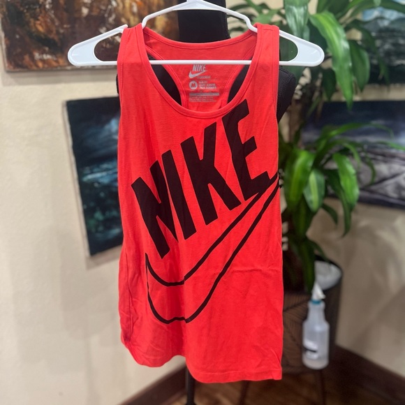 Nike Other - Nike tank top size medium in GUC